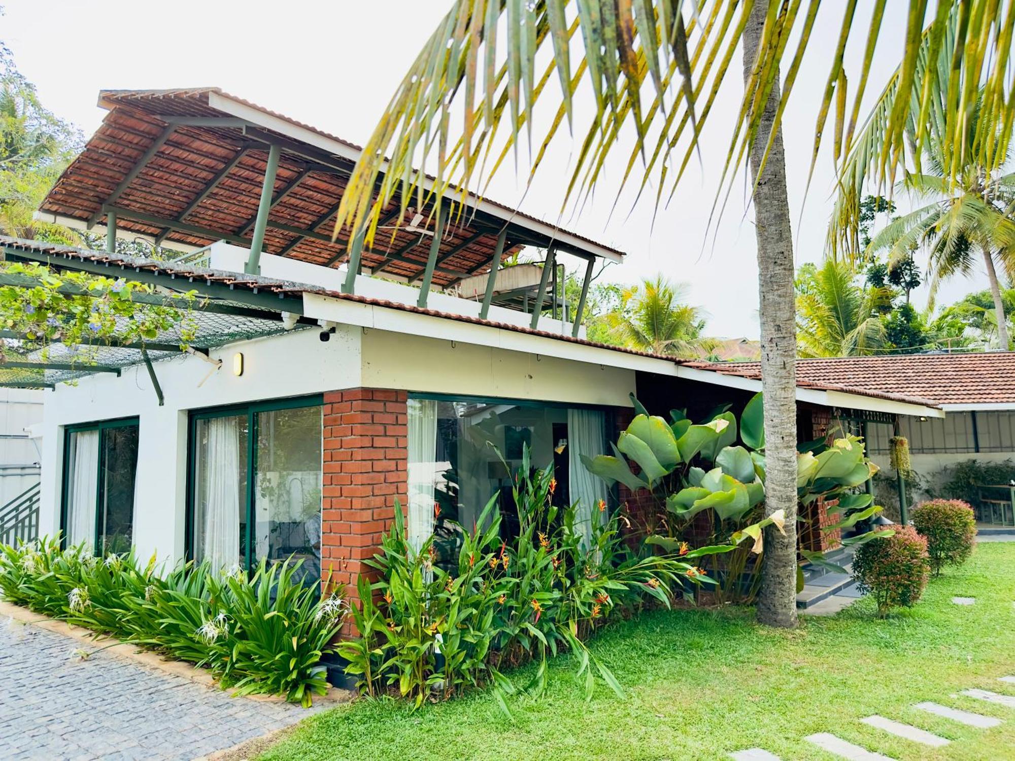 Bamboonest Riverside Villa Kochi Exterior photo